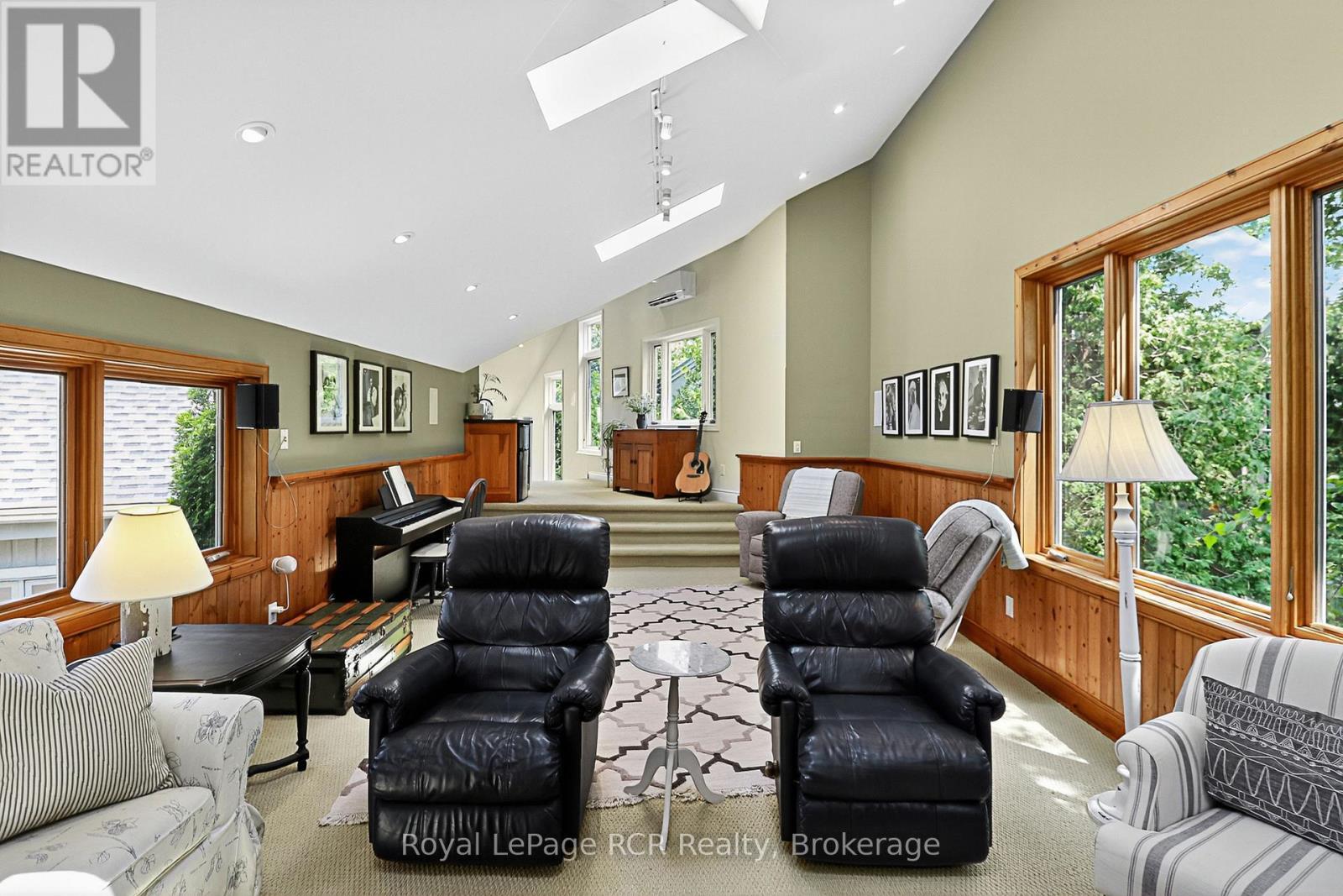 












160 PRINCETON SHORES BOULEVARD

,
Collingwood,




Ontario
L9Y5C9

