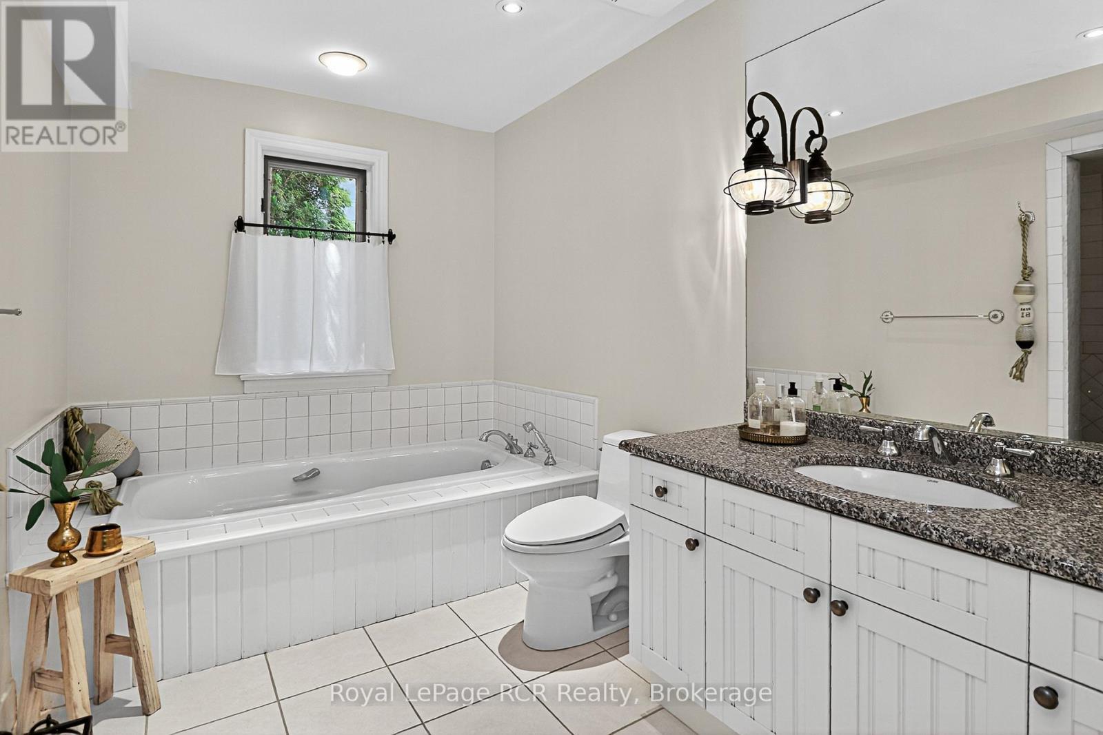 












160 PRINCETON SHORES BOULEVARD

,
Collingwood,




Ontario
L9Y5C9

