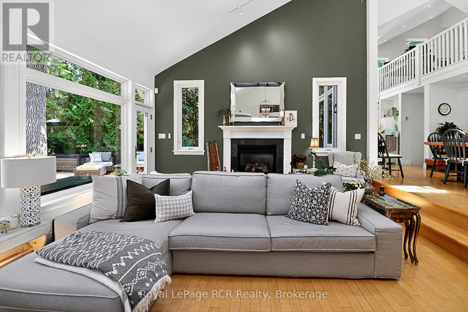 












160 PRINCETON SHORES BOULEVARD

,
Collingwood,




Ontario
L9Y5C9

