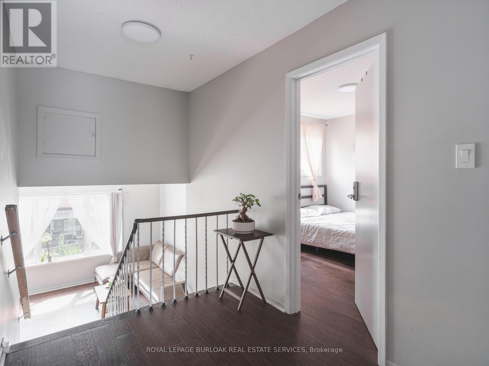 












768 THISTLE DOWN COURT

,
Mississauga,




Ontario
L5C3K6

