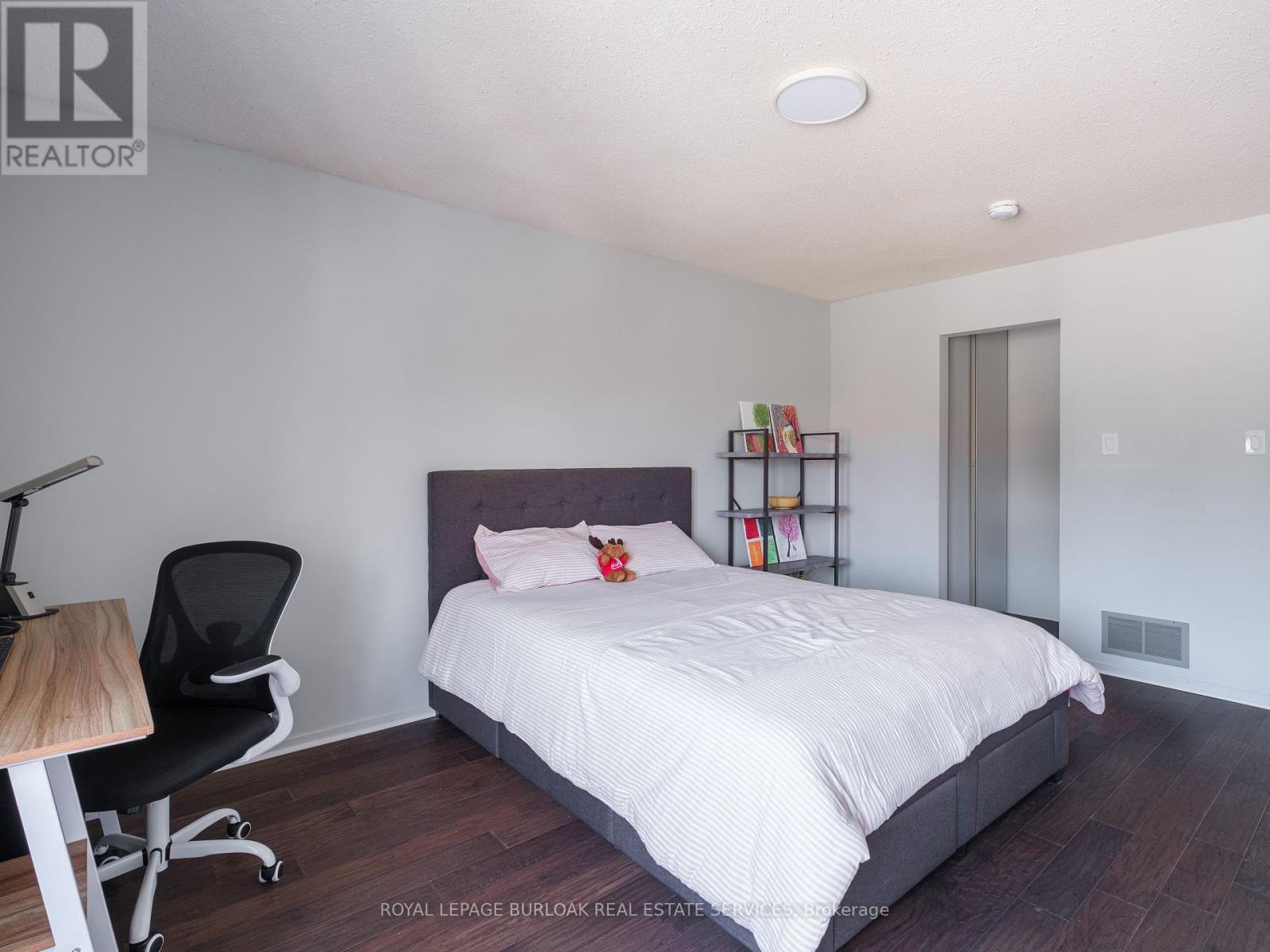 












768 THISTLE DOWN COURT

,
Mississauga,




Ontario
L5C3K6


