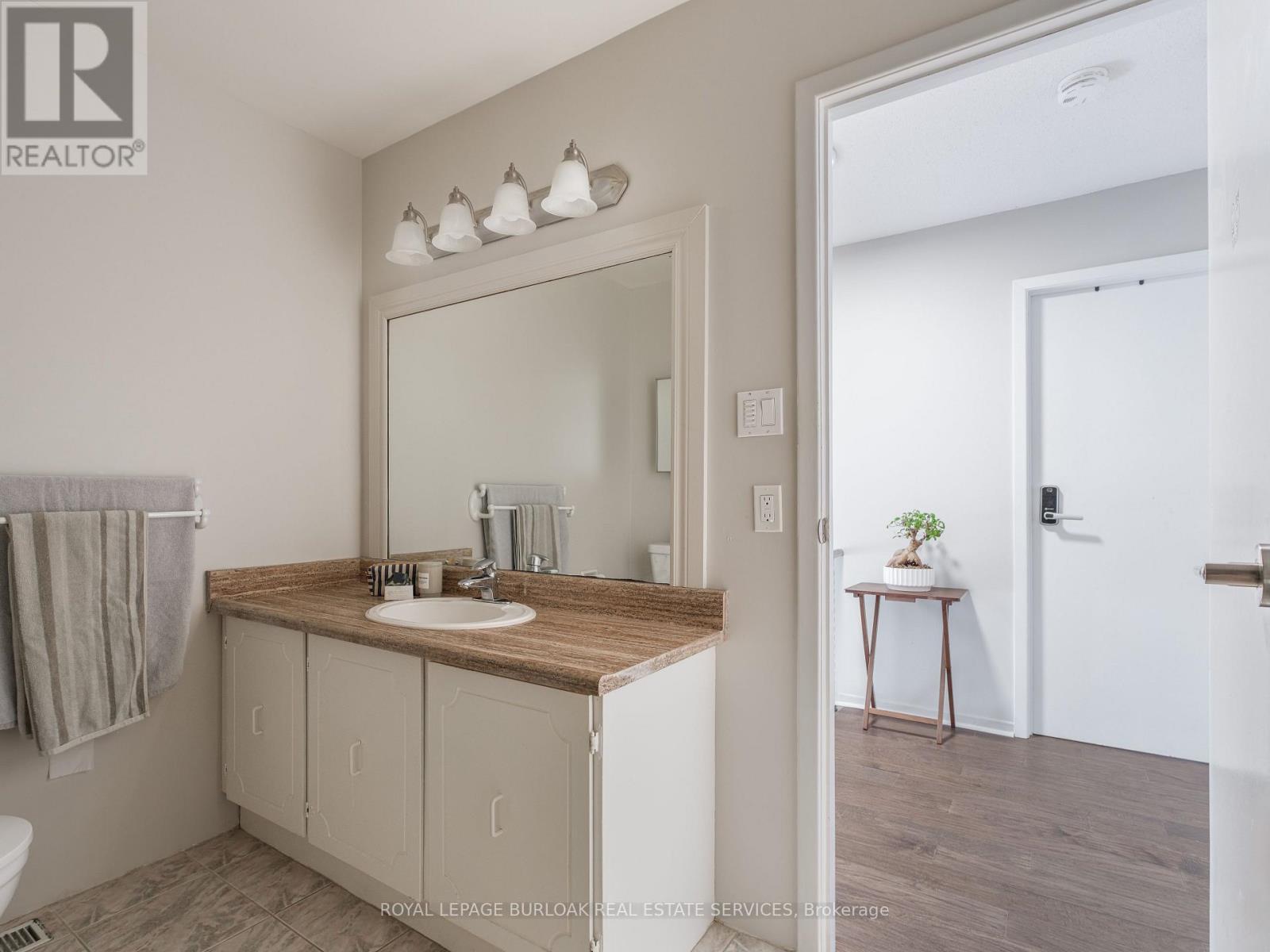 












768 THISTLE DOWN COURT

,
Mississauga,




Ontario
L5C3K6

