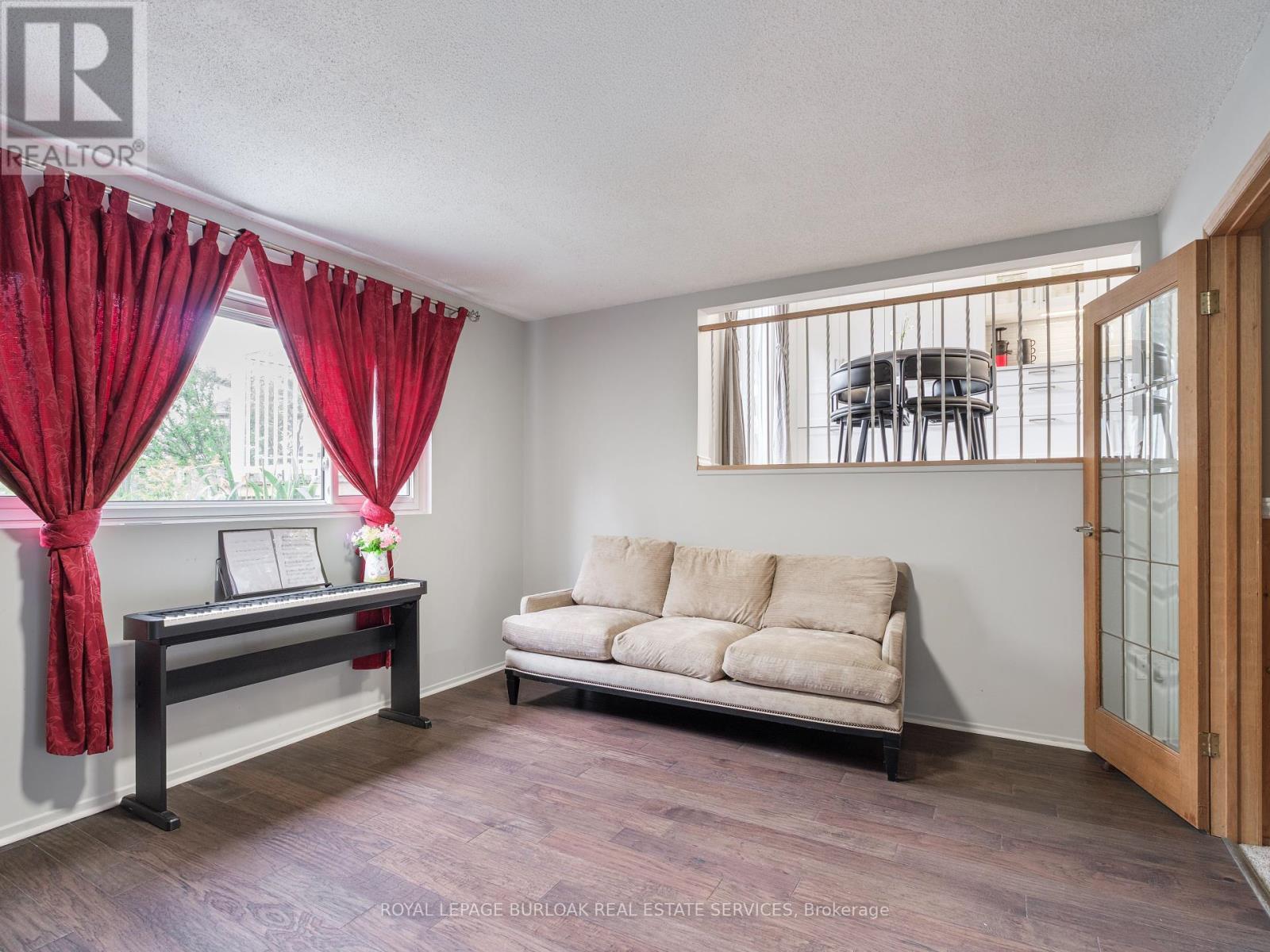 












768 THISTLE DOWN COURT

,
Mississauga,




Ontario
L5C3K6

