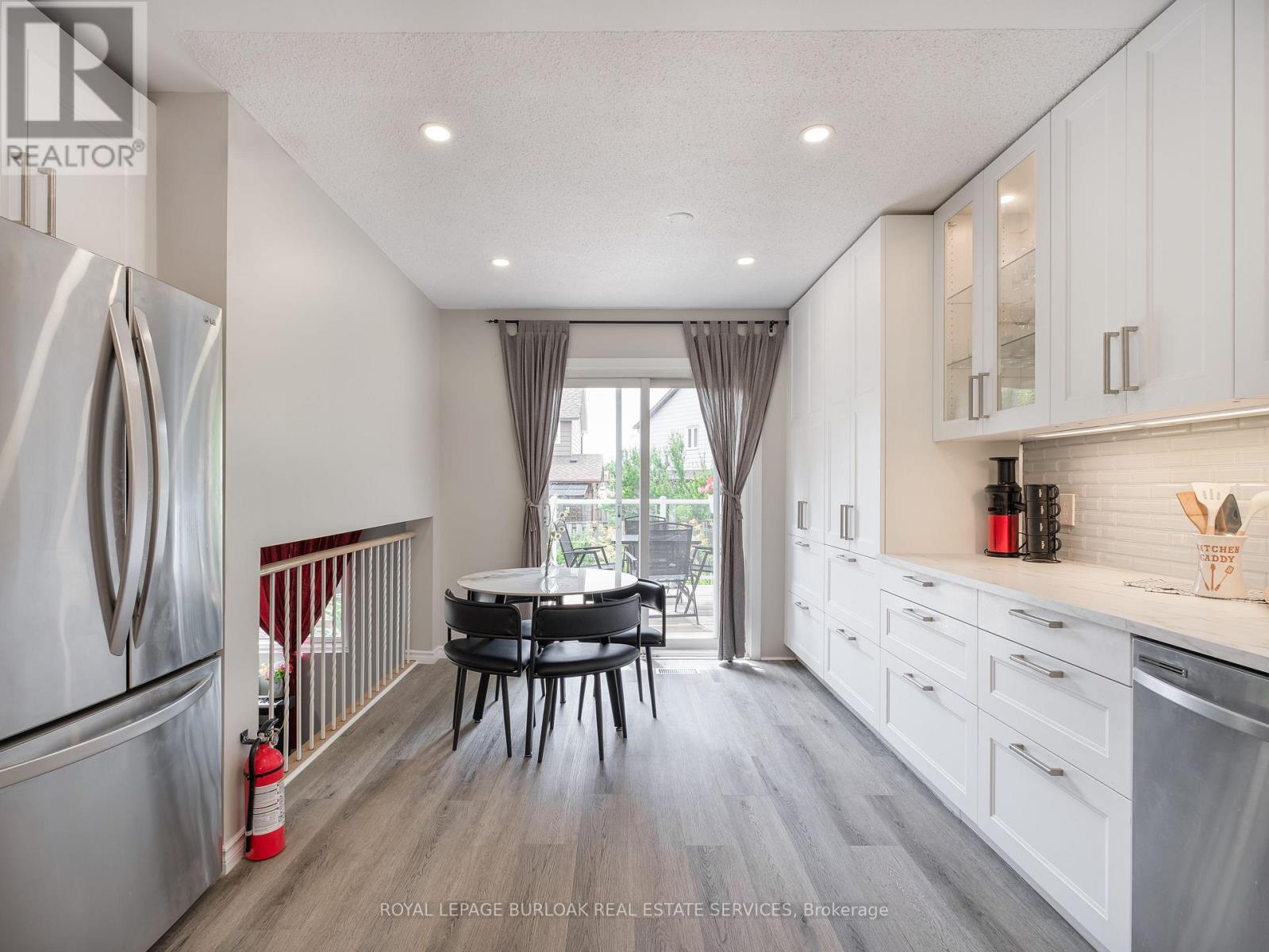 












768 THISTLE DOWN COURT

,
Mississauga,




Ontario
L5C3K6

