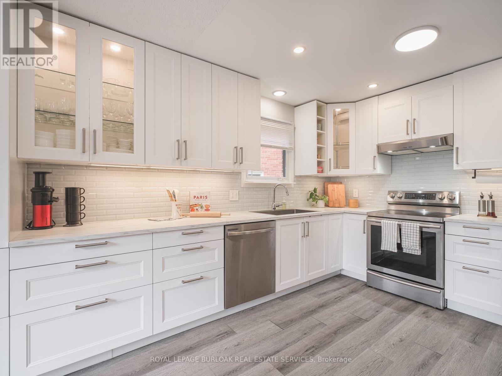 












768 THISTLE DOWN COURT

,
Mississauga,




Ontario
L5C3K6

