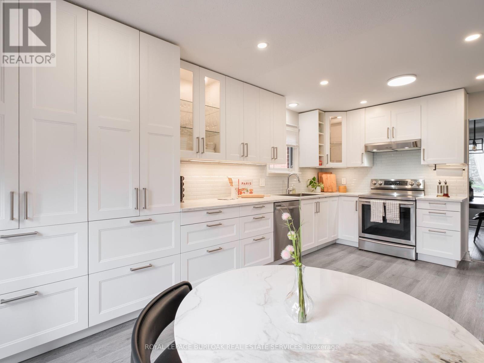 












768 THISTLE DOWN COURT

,
Mississauga,




Ontario
L5C3K6

