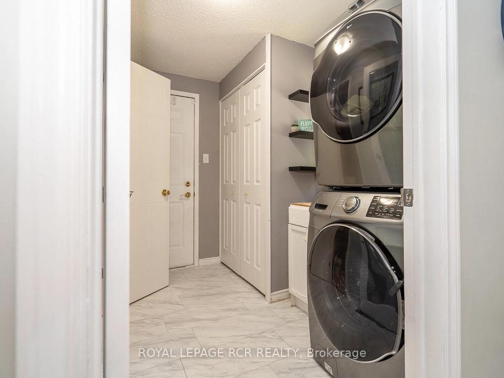 









252


Elmwood

Crescent,
Orangeville,




ON
L9W 4T4

