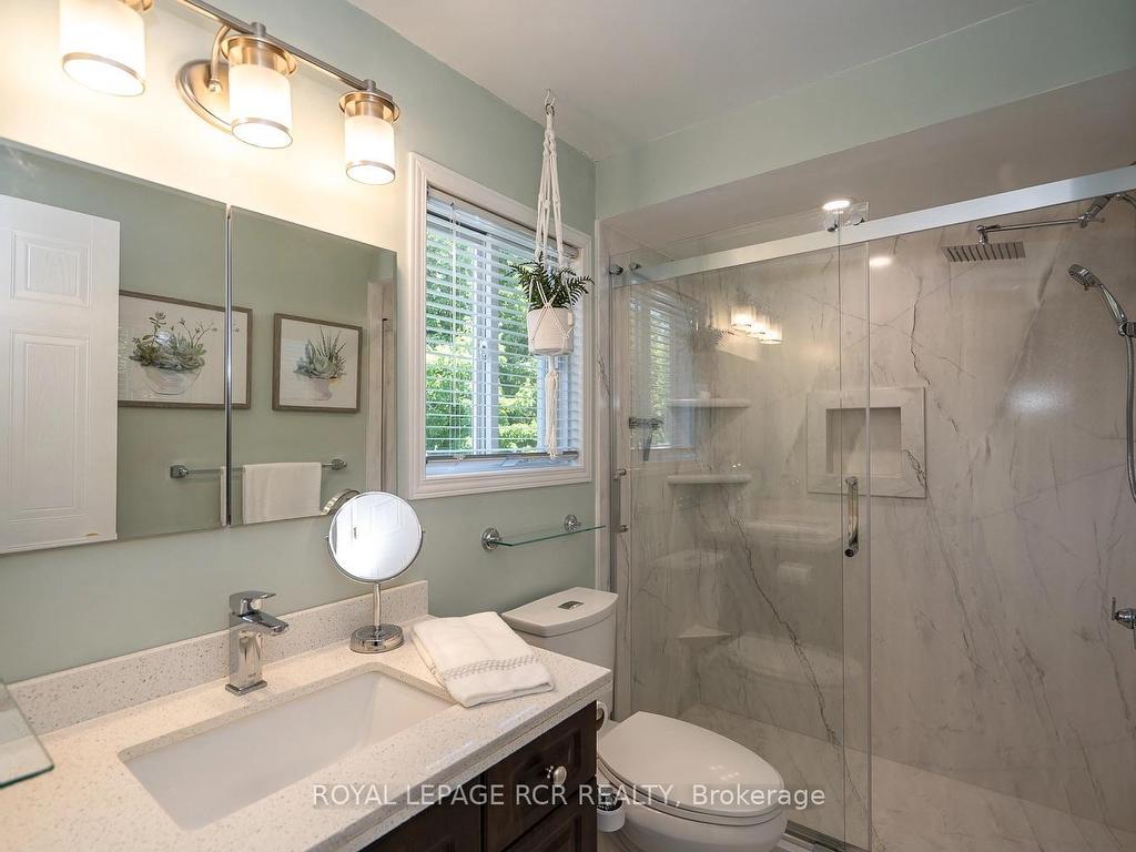









252


Elmwood

Crescent,
Orangeville,




ON
L9W 4T4

