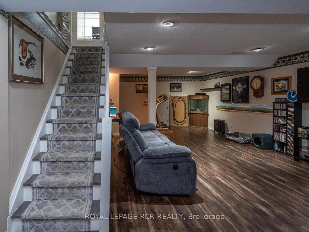 









252


Elmwood

Crescent,
Orangeville,




ON
L9W 4T4

