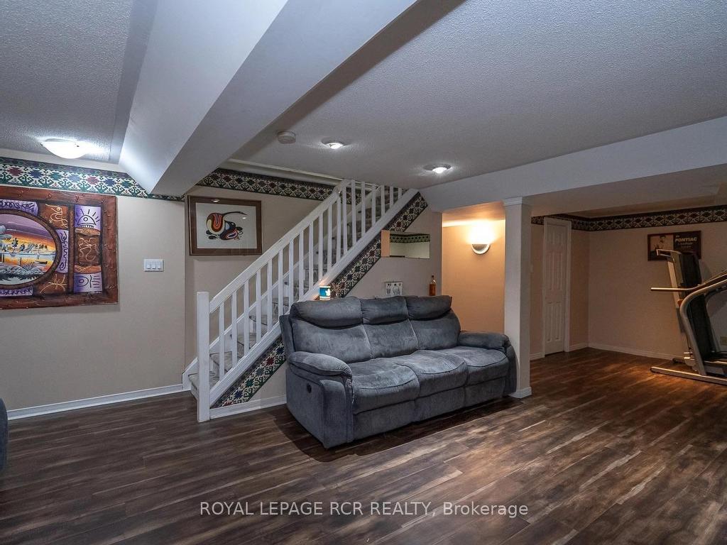 









252


Elmwood

Crescent,
Orangeville,




ON
L9W 4T4

