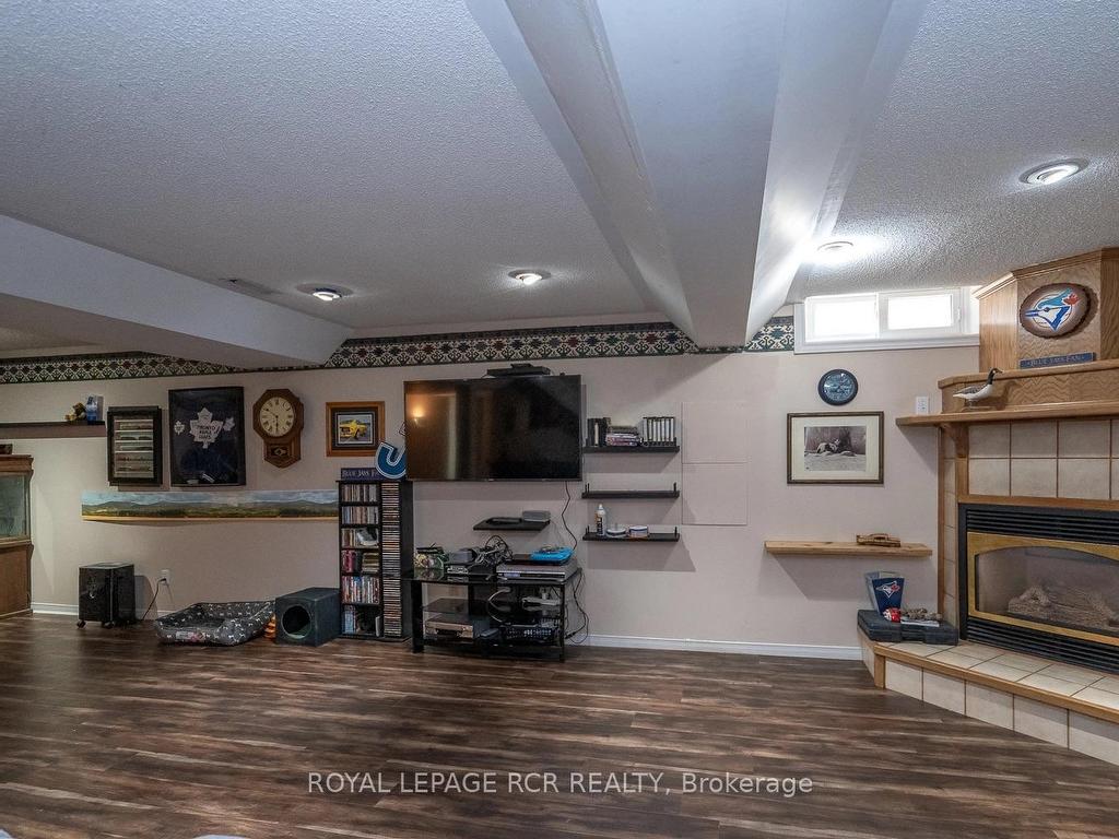 









252


Elmwood

Crescent,
Orangeville,




ON
L9W 4T4

