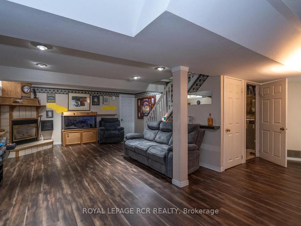 









252


Elmwood

Crescent,
Orangeville,




ON
L9W 4T4

