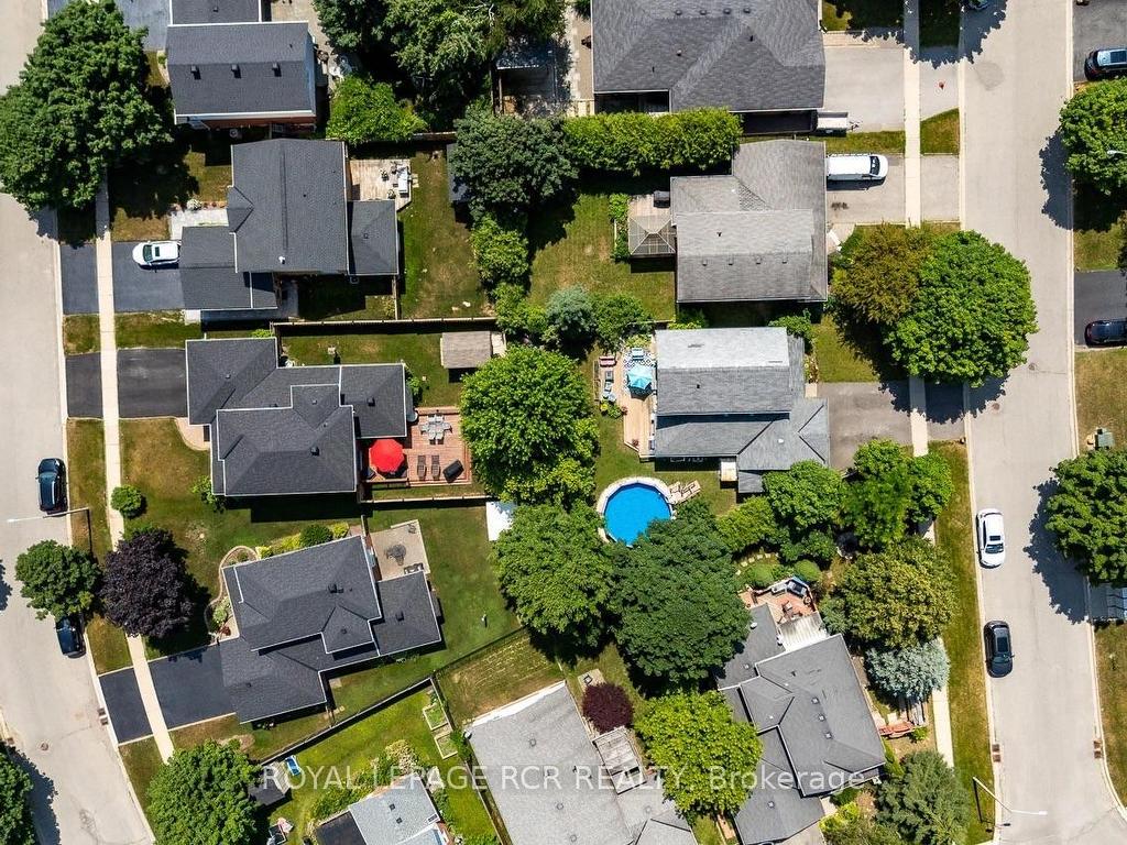 









252


Elmwood

Crescent,
Orangeville,




ON
L9W 4T4

