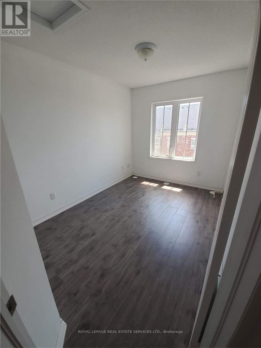 












4 - 47 HAYS BOULEVARD

,
Oakville,




Ontario
L6H0J1

