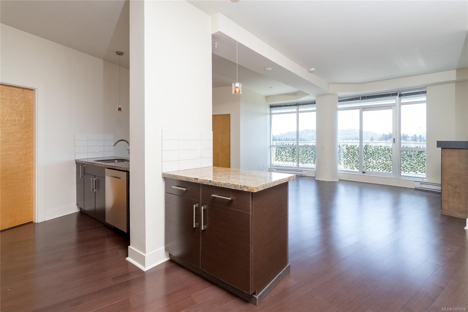 









2745


Veterans Memorial

Pkwy, 728,
Langford,




BC
V8X 5C6

