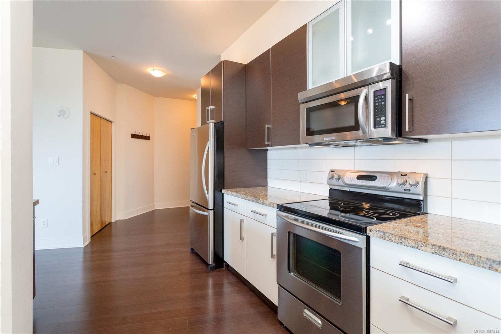 









2745


Veterans Memorial

Pkwy, 728,
Langford,




BC
V8X 5C6

