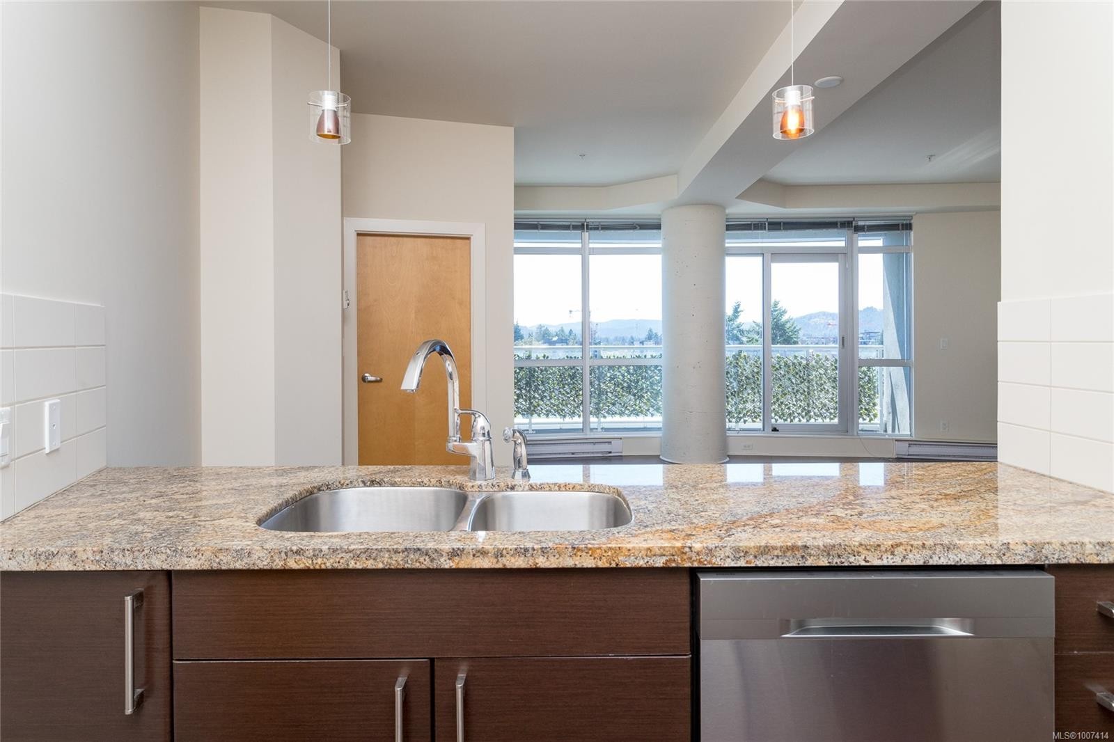 









2745


Veterans Memorial

Pkwy, 728,
Langford,




BC
V8X 5C6

