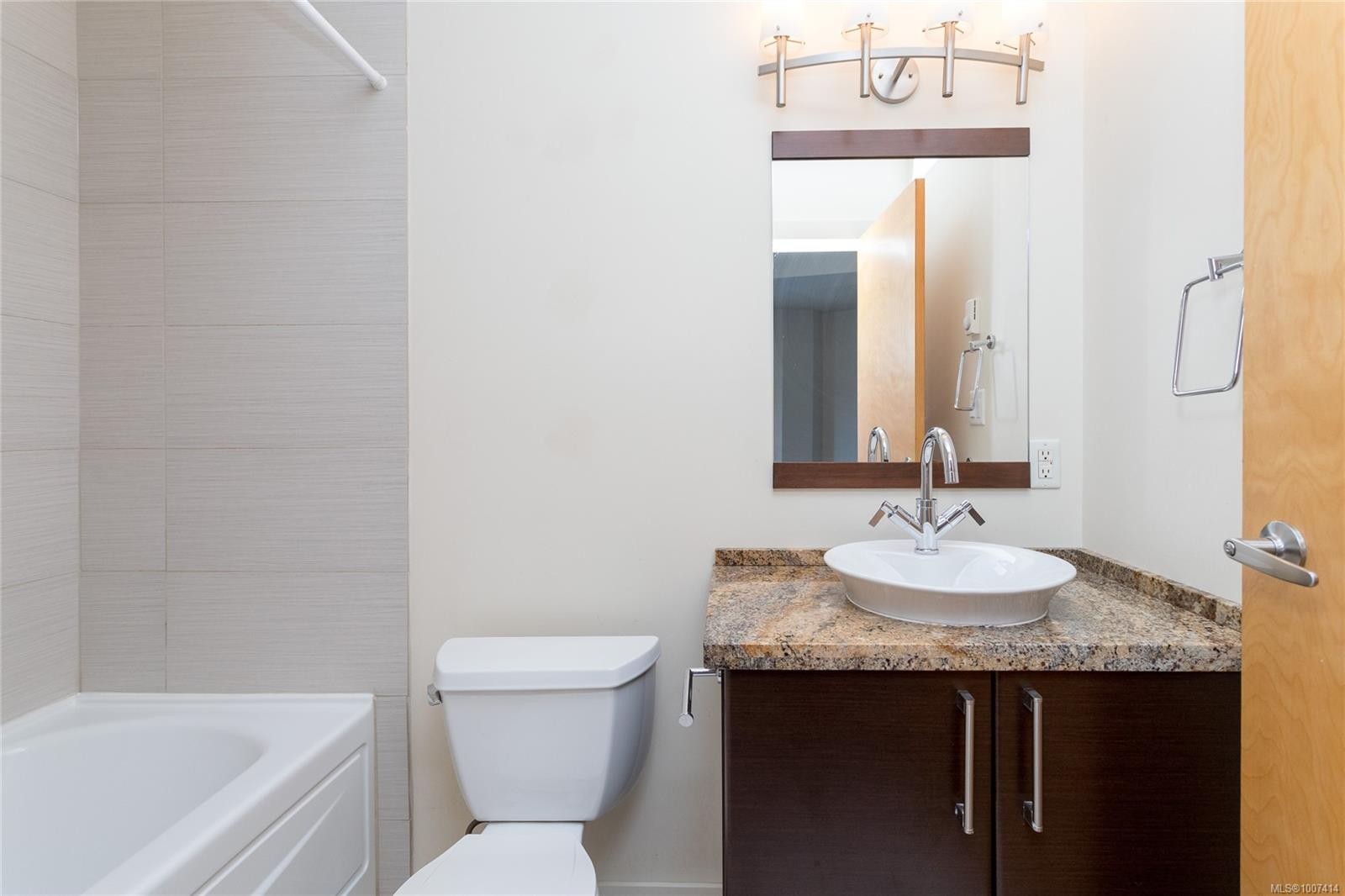 









2745


Veterans Memorial

Pkwy, 728,
Langford,




BC
V8X 5C6


