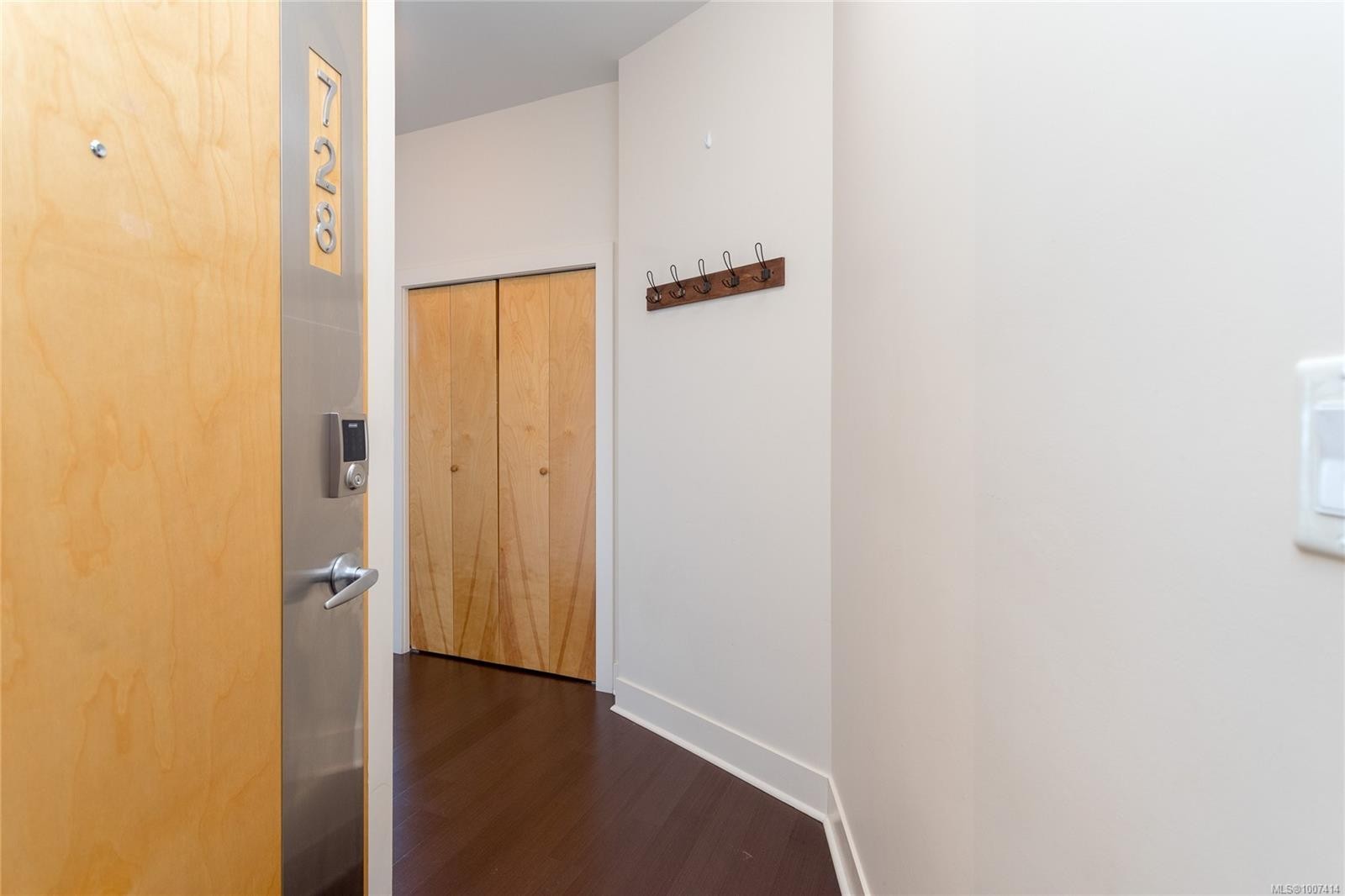 









2745


Veterans Memorial

Pkwy, 728,
Langford,




BC
V8X 5C6


