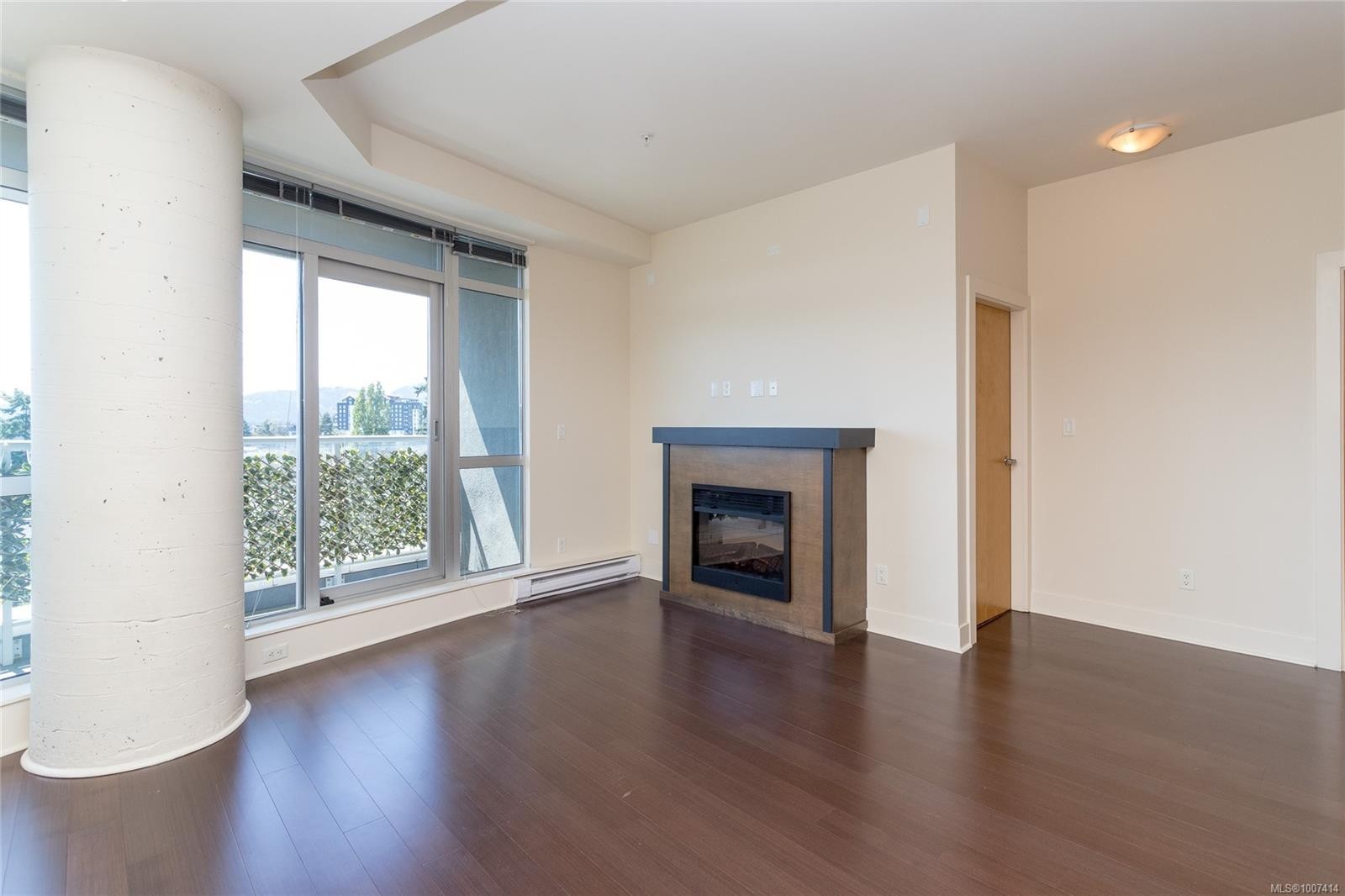 









2745


Veterans Memorial

Pkwy, 728,
Langford,




BC
V8X 5C6

