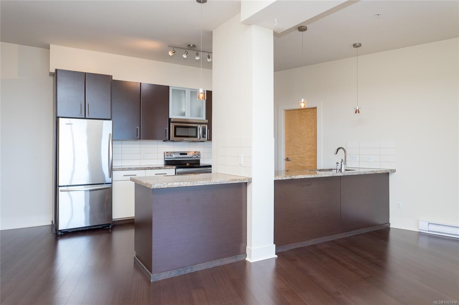 









2745


Veterans Memorial

Pkwy, 728,
Langford,




BC
V8X 5C6

