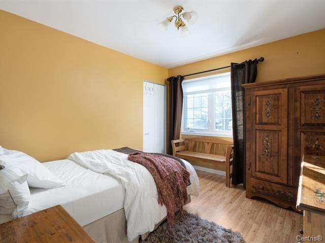 









29


Circle Road

,
Beaconsfield,




QC
H9W5B6

