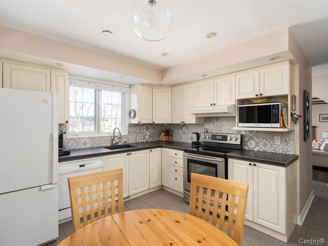 









29


Circle Road

,
Beaconsfield,




QC
H9W5B6

