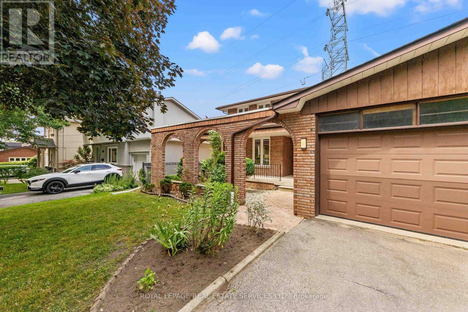 












12 HALIBURTON AVENUE

,
Toronto,




Ontario
M9B4Y2

