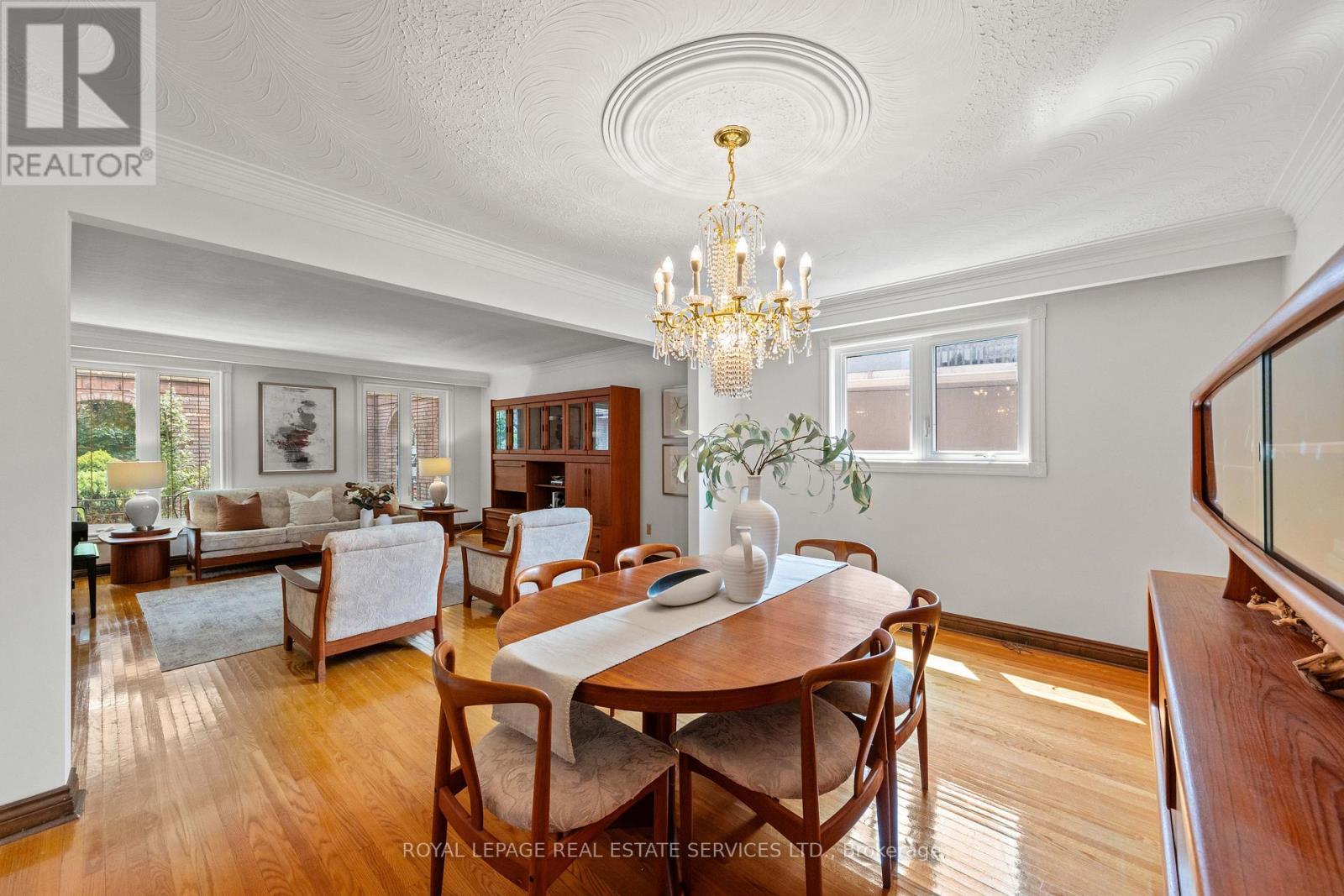 












12 HALIBURTON AVENUE

,
Toronto,




Ontario
M9B4Y2

