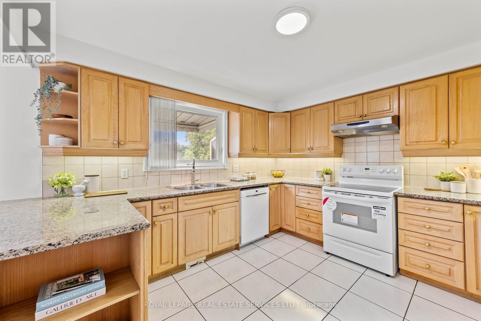 












12 HALIBURTON AVENUE

,
Toronto,




Ontario
M9B4Y2

