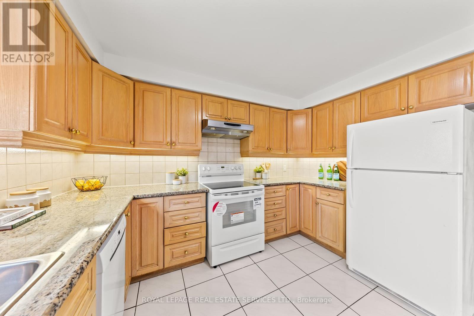 












12 HALIBURTON AVENUE

,
Toronto,




Ontario
M9B4Y2

