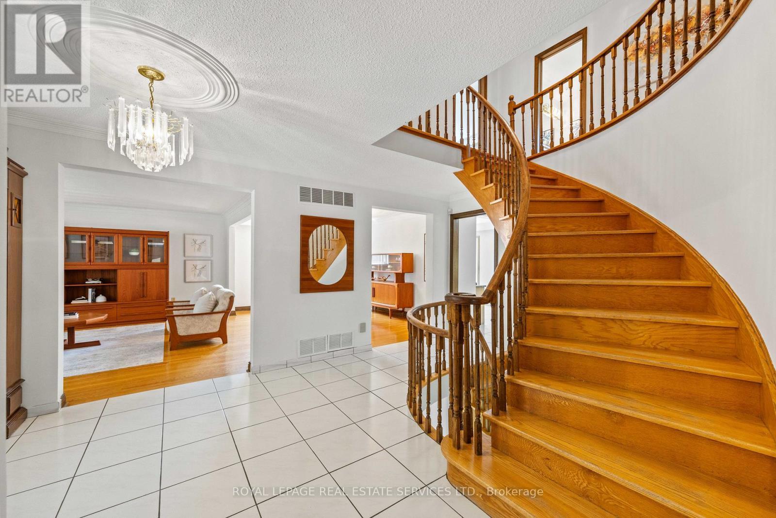 












12 HALIBURTON AVENUE

,
Toronto,




Ontario
M9B4Y2

