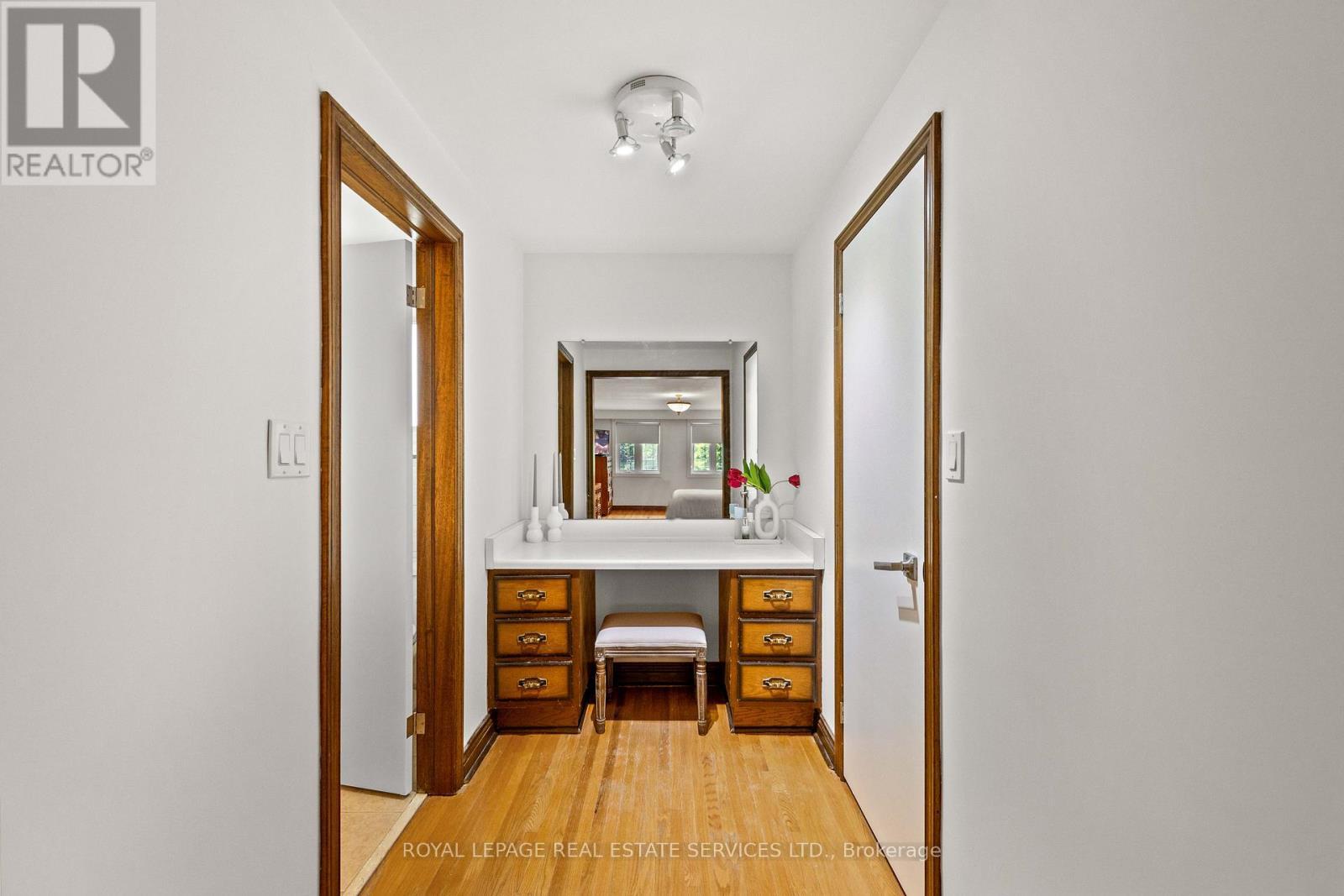 












12 HALIBURTON AVENUE

,
Toronto,




Ontario
M9B4Y2

