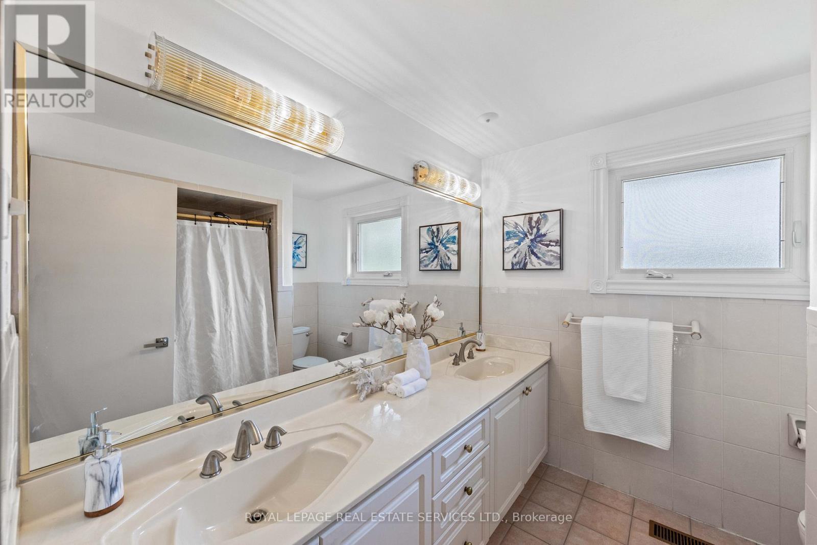 












12 HALIBURTON AVENUE

,
Toronto,




Ontario
M9B4Y2

