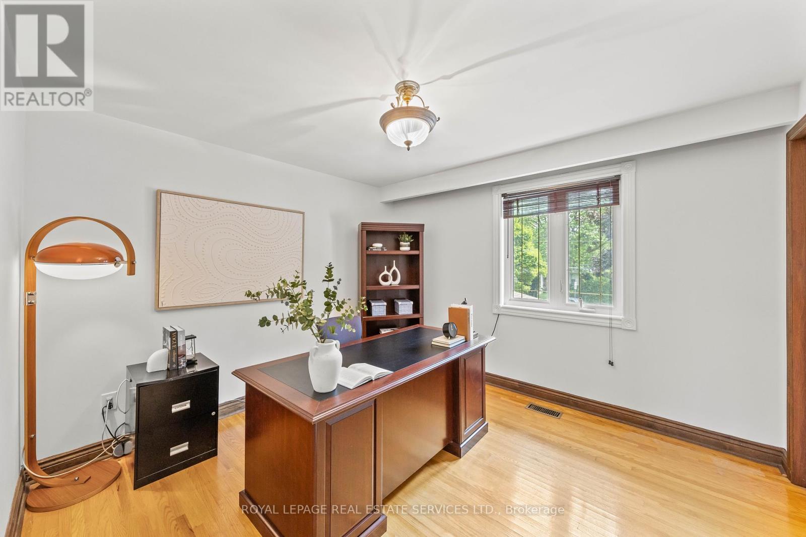 












12 HALIBURTON AVENUE

,
Toronto,




Ontario
M9B4Y2

