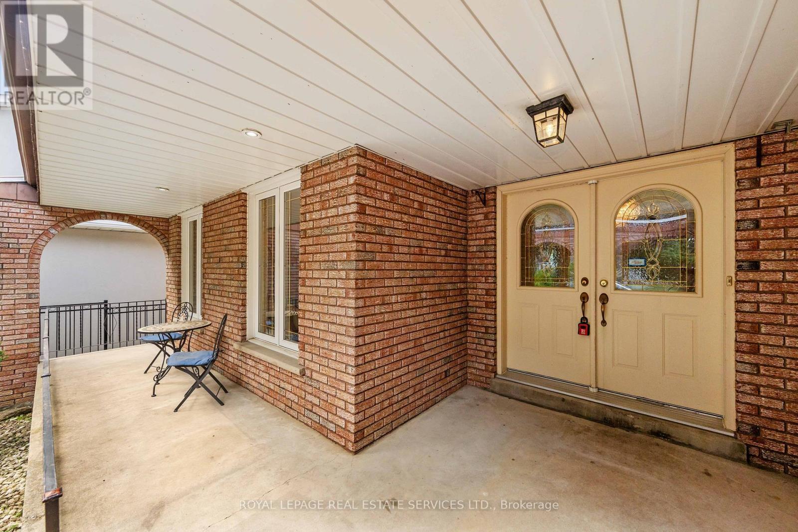 












12 HALIBURTON AVENUE

,
Toronto,




Ontario
M9B4Y2

