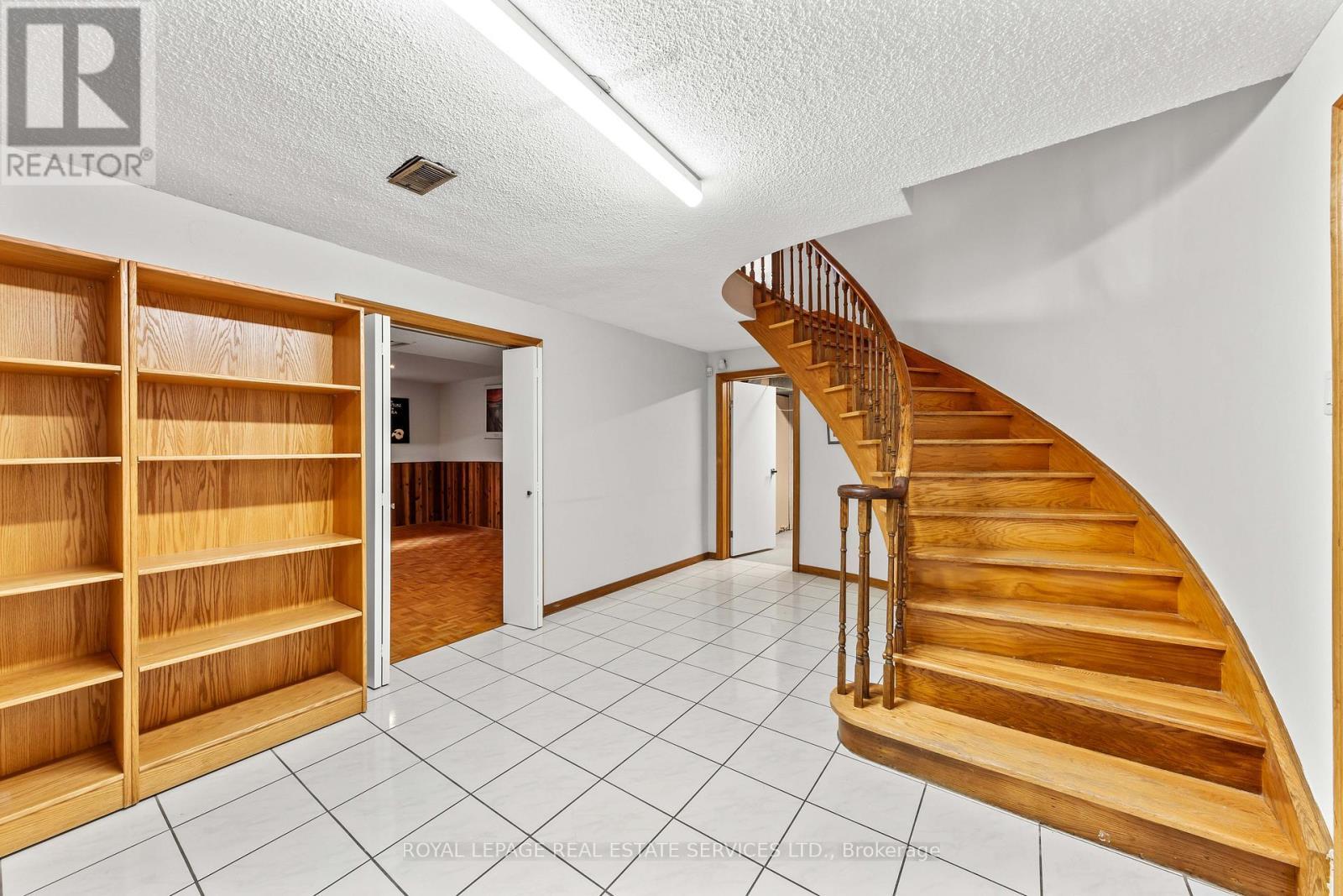 












12 HALIBURTON AVENUE

,
Toronto,




Ontario
M9B4Y2

