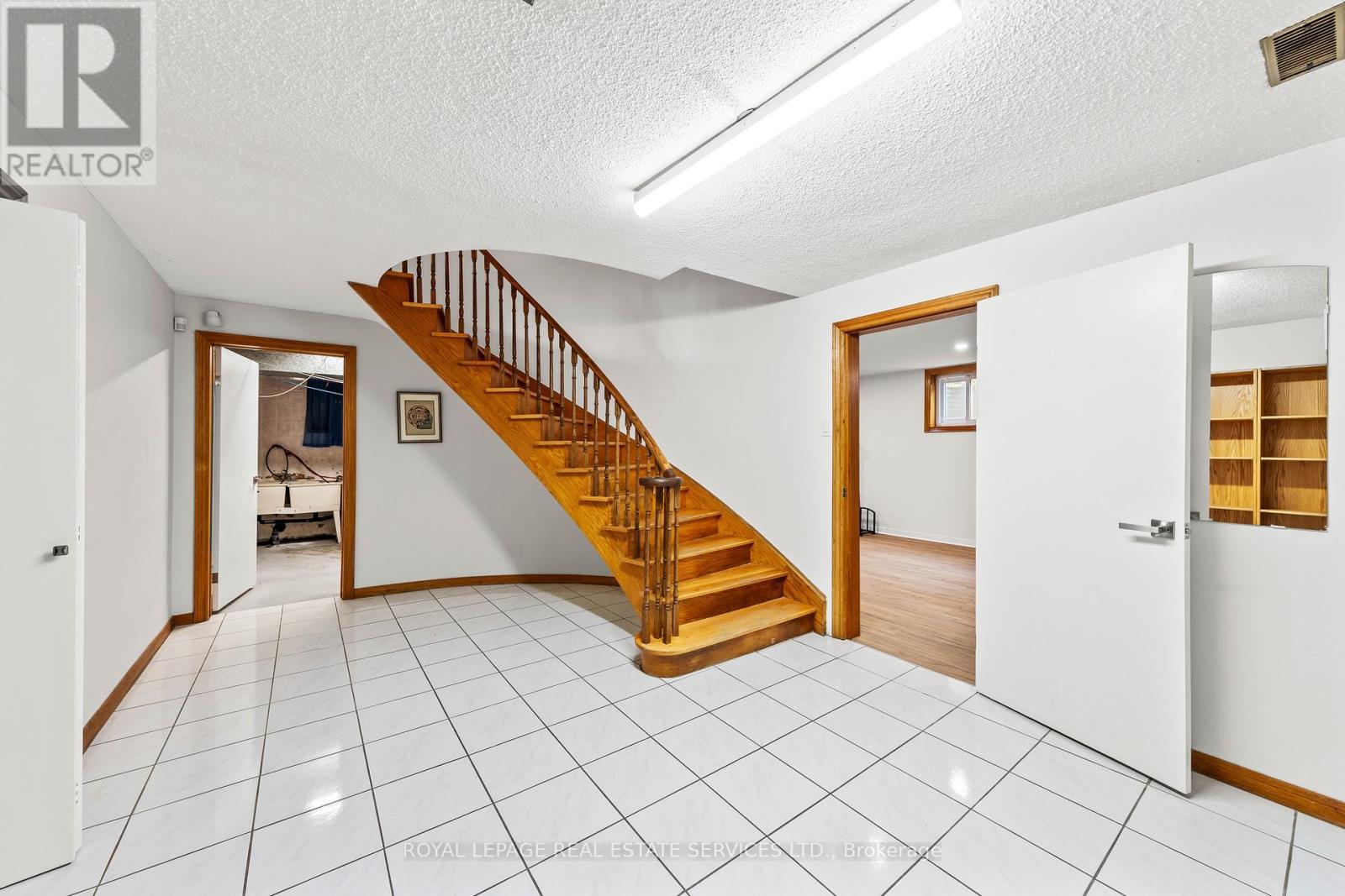 












12 HALIBURTON AVENUE

,
Toronto,




Ontario
M9B4Y2

