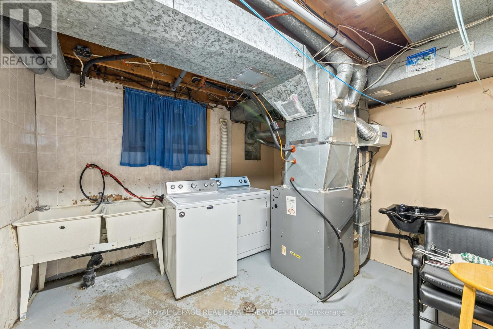 












12 HALIBURTON AVENUE

,
Toronto,




Ontario
M9B4Y2

