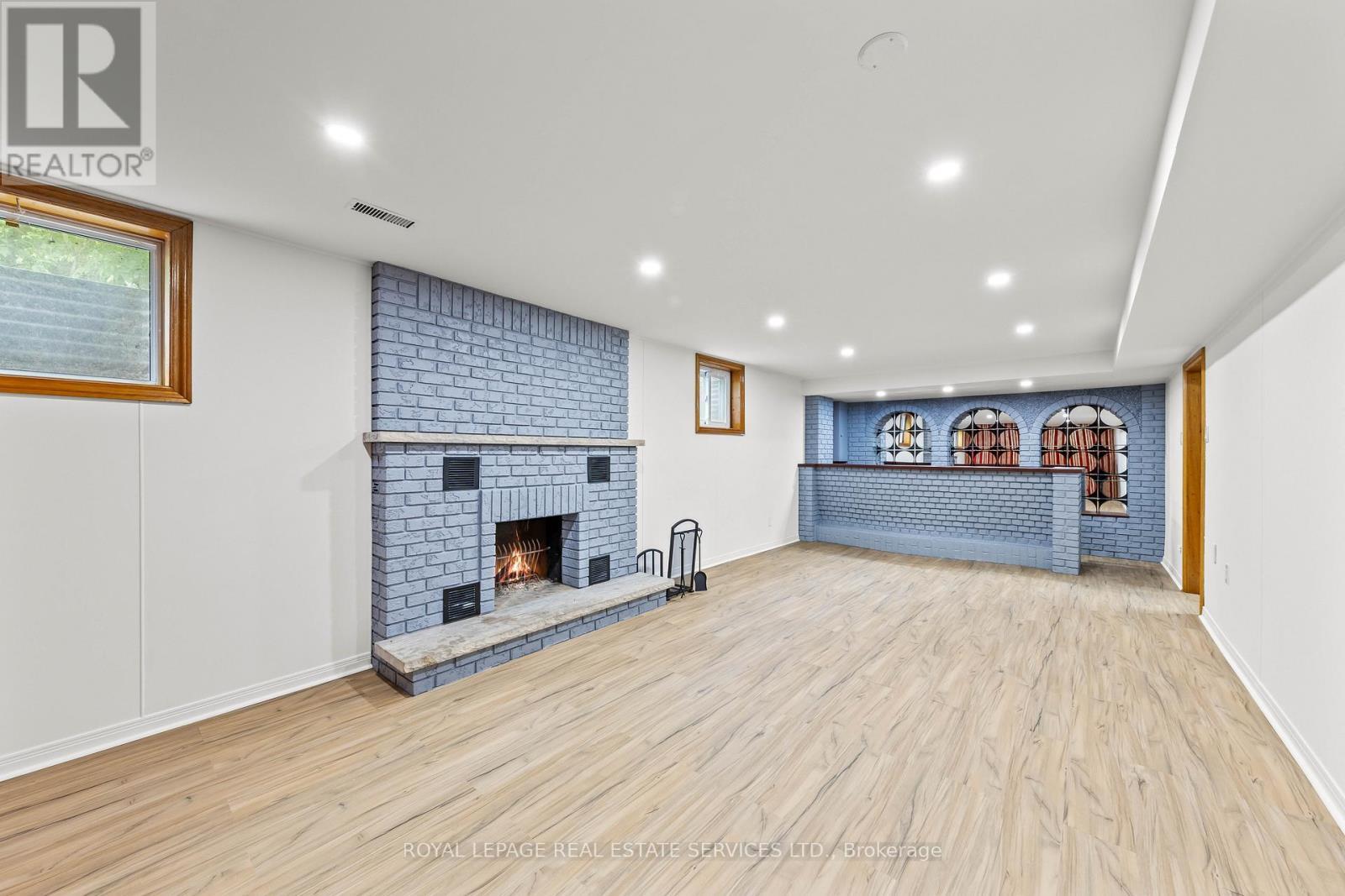 












12 HALIBURTON AVENUE

,
Toronto,




Ontario
M9B4Y2

