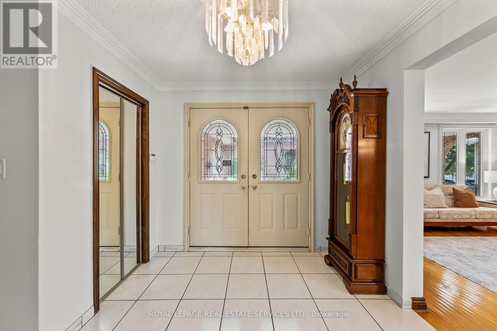 












12 HALIBURTON AVENUE

,
Toronto,




Ontario
M9B4Y2

