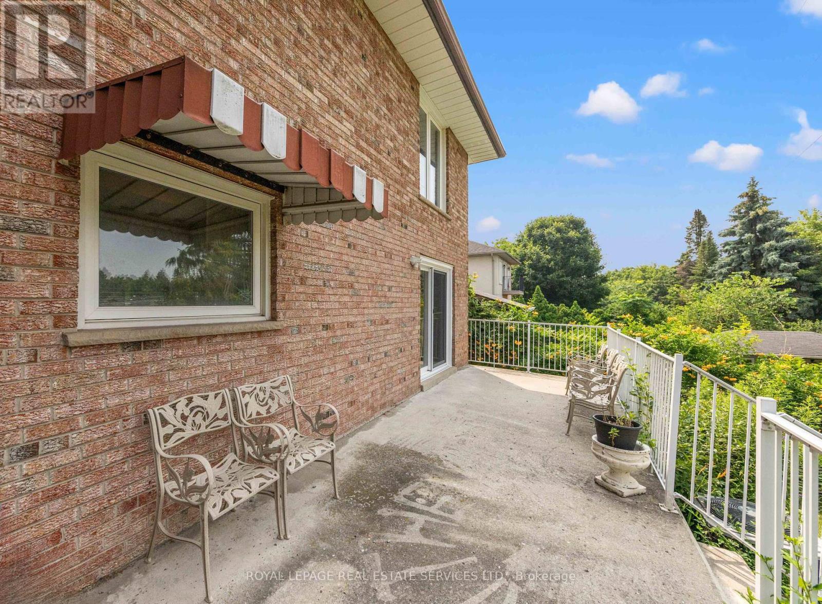 












12 HALIBURTON AVENUE

,
Toronto,




Ontario
M9B4Y2

