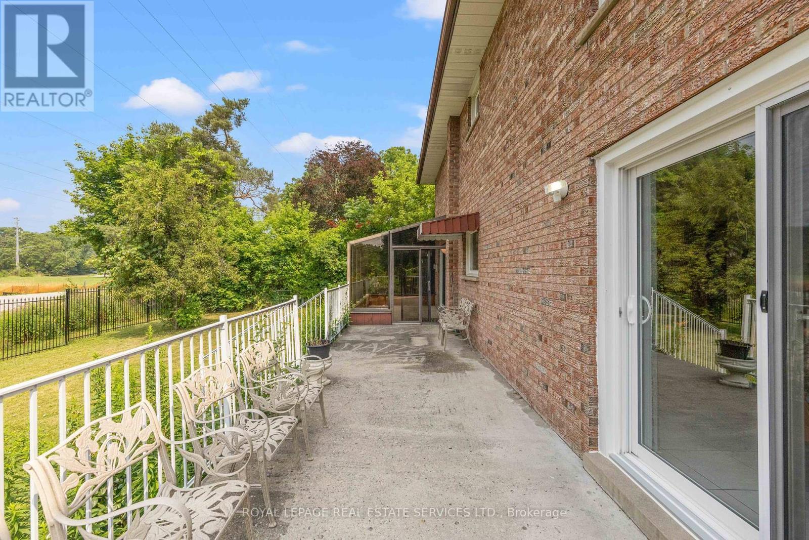 












12 HALIBURTON AVENUE

,
Toronto,




Ontario
M9B4Y2

