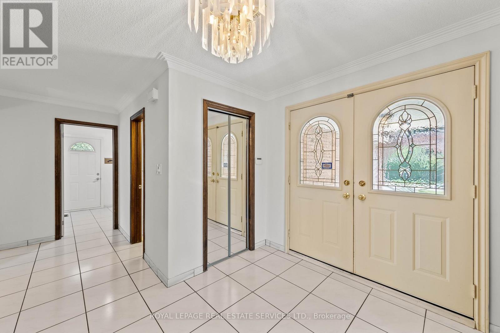 












12 HALIBURTON AVENUE

,
Toronto,




Ontario
M9B4Y2

