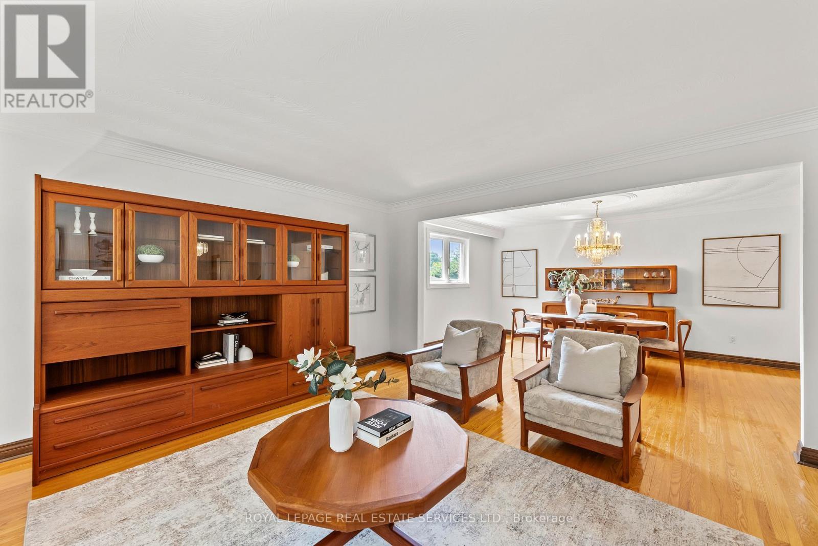 












12 HALIBURTON AVENUE

,
Toronto,




Ontario
M9B4Y2

