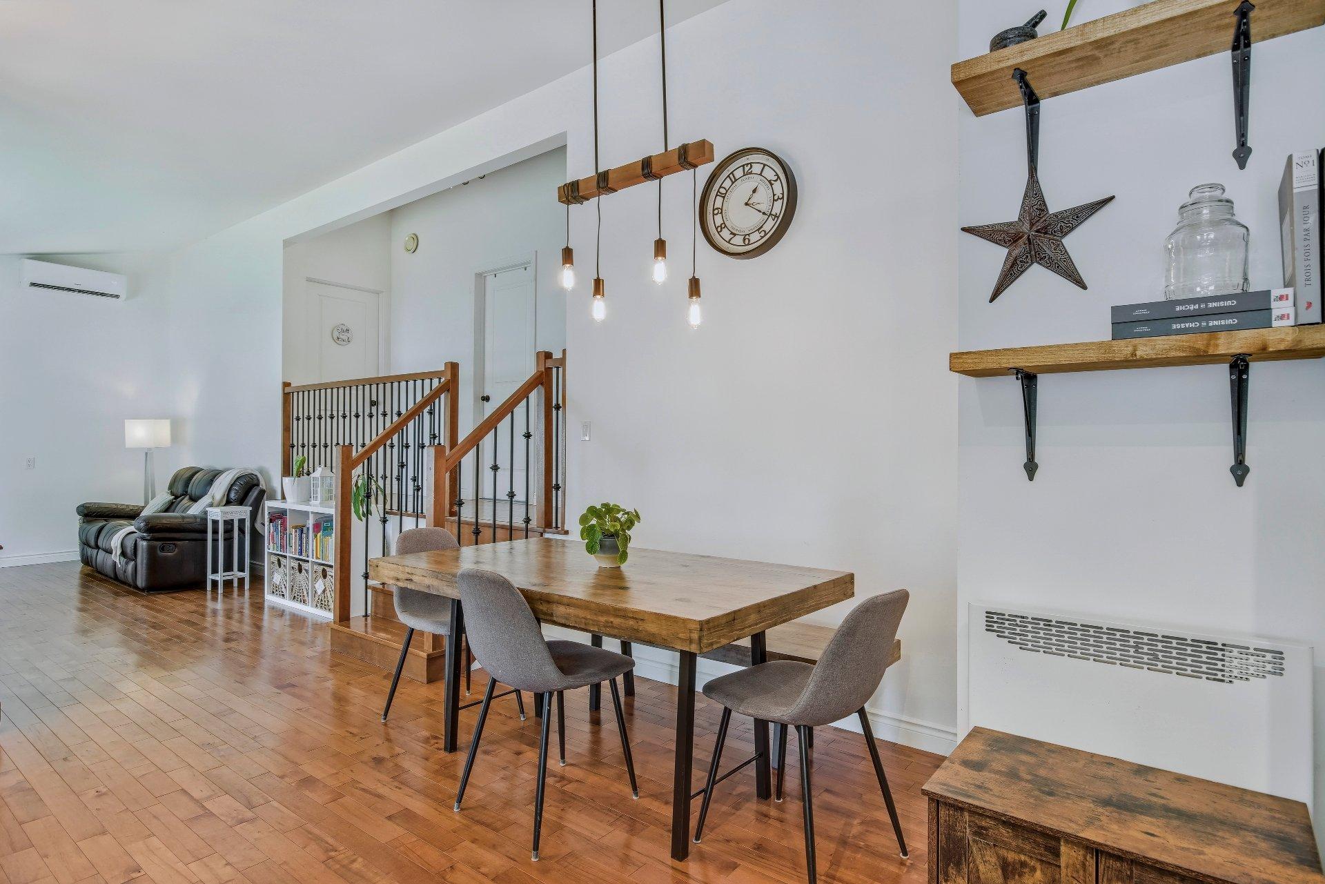 









765


Rue St-Pierre E.

,
Saint-Hyacinthe,




QC
J2T1M8

