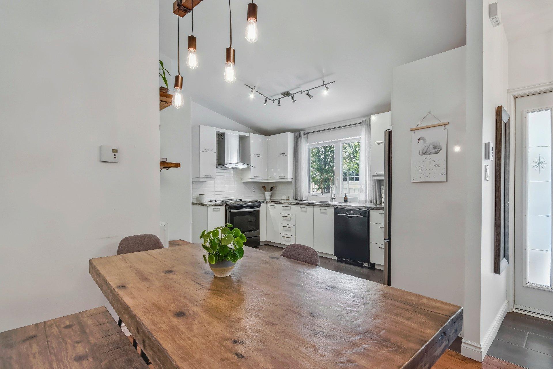 









765


Rue St-Pierre E.

,
Saint-Hyacinthe,




QC
J2T1M8

