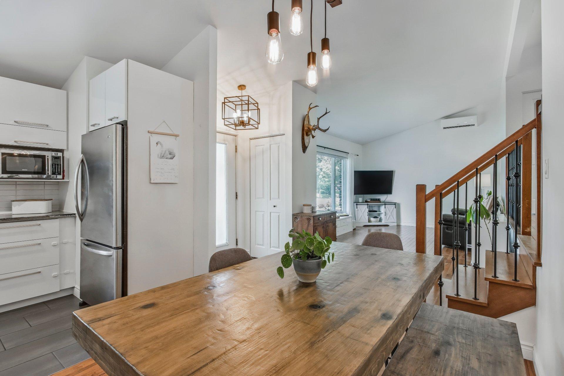 









765


Rue St-Pierre E.

,
Saint-Hyacinthe,




QC
J2T1M8

