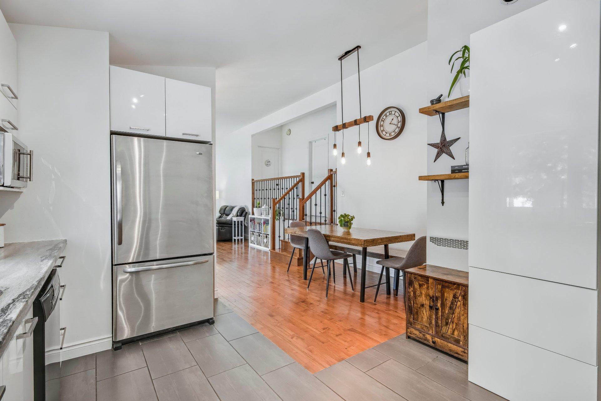 









765


Rue St-Pierre E.

,
Saint-Hyacinthe,




QC
J2T1M8

