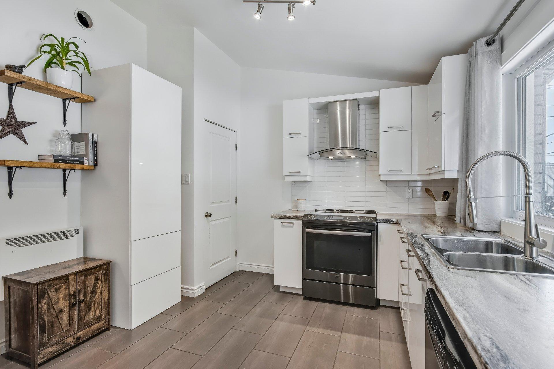 









765


Rue St-Pierre E.

,
Saint-Hyacinthe,




QC
J2T1M8

